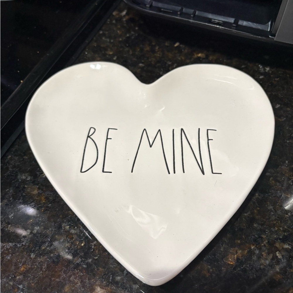 Rae Dunn White Heart 'Be Mine' Plate